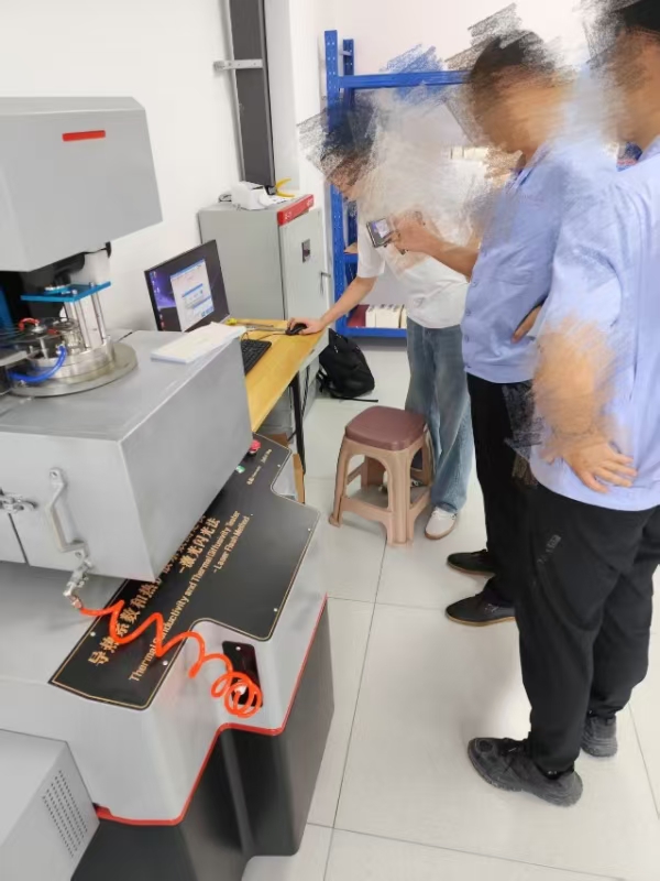  导热系数和热扩散系数测定仪(激光闪光法) -唐山XXX研究院有限公司到上海觐嘉科学仪器进行参观交流