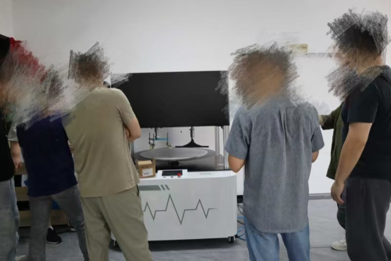   地毯脚轮耐磨试验机：上海XX公司与觐嘉科学仪器的深度交流